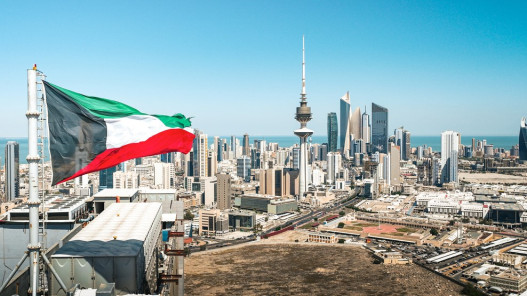 الكويت تعلن إصابة 10 عسكريين جراء استهداف معسكر