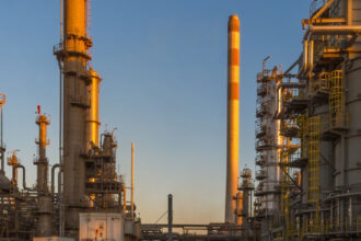 هجوم جوي على مصفاة سامرف في ينبع السعودية