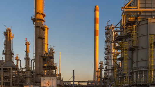 هجوم جوي على مصفاة سامرف في ينبع السعودية