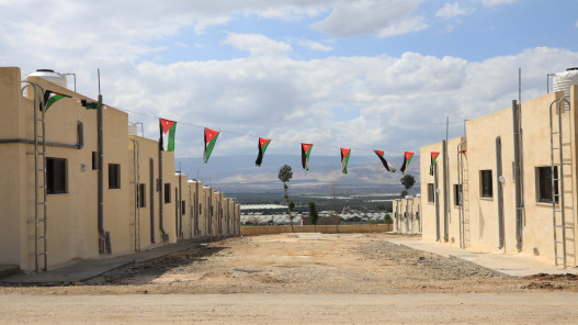 التنمية تسلم مساكن جديدة لـ20 أسرة بدير علا