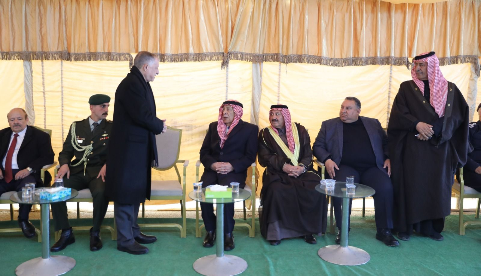مندوبًا عن الملك وولي العهد.. العيسوي يعزي عشائر القاضي والزعبي والفريحات