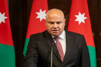 وزارة العمل توسع التدريب المهني للشباب