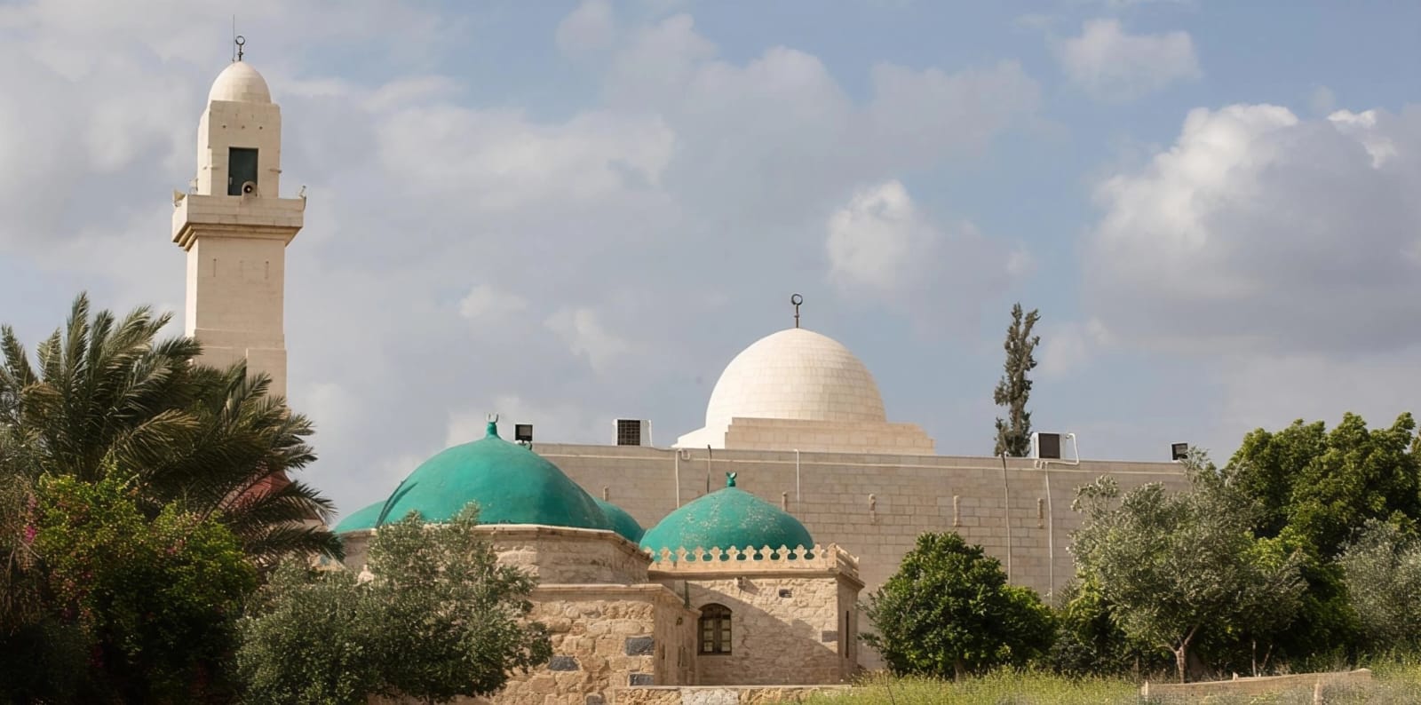 إقبال لافت على مساجد مقامات الصحابة في الأغوار الشمالية لأداء صلاة العيد