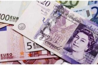 ارتفاع الجنيه الاسترليني أمام الدولار واليورو