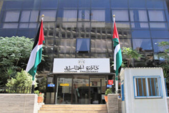 الجمارك تبحث تسهيل مستوردات قطاع الألبسة