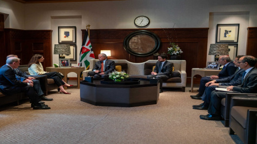 الملك يؤكد ضرورة وقف الاعتداءات الإيرانية