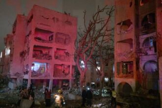 هجوم صاروخي عنيف على عراد يخلف 15 قتيلاً و130 إصابة