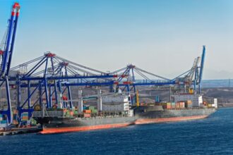 نقابة الملاحة: مضيق هرمز “غير آمن” وميناء العقبة يتحول إلى بديل للملاحة الإقليمية