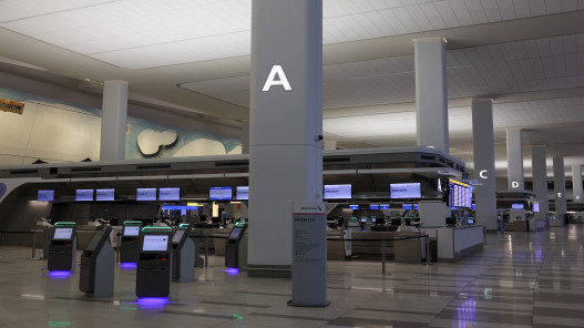 صورة حول : توقّف حركة الطيران في مطار لاغوارديا بنيويورك صباح الاثنين توقّف حركة الطيران في مطار لاغوارديا بنيويورك صباح الاثنين