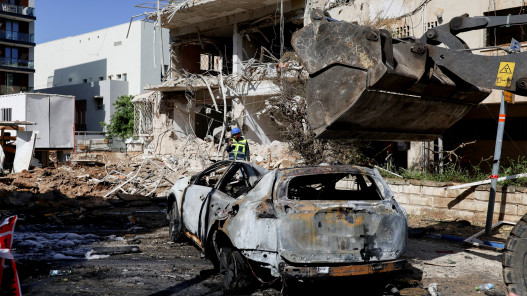 إصابات في تل أبيب إثر سقوط شظايا صاروخية إيرانية