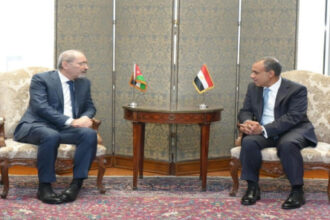 الصفدي وعبدالعاطي يبحثان جهود خفض التصعيد وإطلاق الدبلوماسية في المنطقة