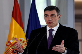 رئيس وزراء إسبانيا يحذر من “سيناريو أسوأ بكثير” من غزو العراق 2003 في الشرق الأوسط