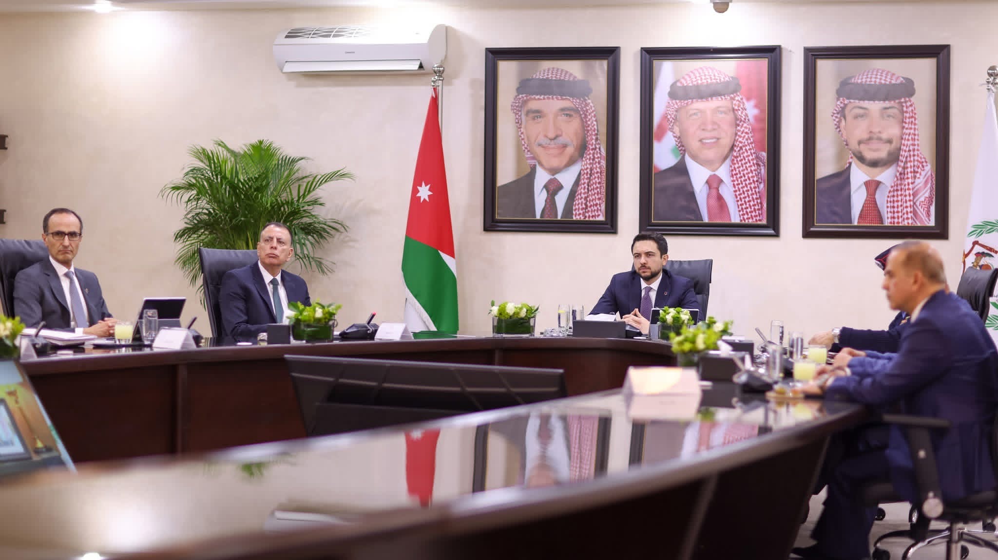 صورة حول : عاجل| ولي العهد يزور وزارة الداخلية عاجل| ولي العهد يزور وزارة الداخلية