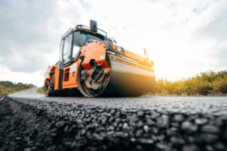 مديرية أشغال عجلون تطرح 13 عطاءً لتطوير الطرق والمشاريع المرورية