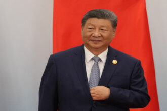 شي جينبينغ يدعو زعيمة حزب كومينتانغ التايواني لزيارة الصين في نيسان