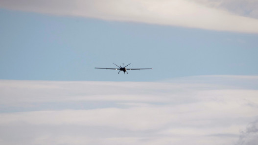 الحرس الوطني الكويتي يسقط طائرة مسيّرة وأربع طائرات “درون” ضمن تأمين المواقع الحيوية