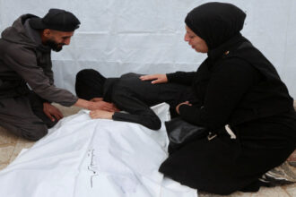 استشهاد 3 فلسطينيين وإصابة آخرين في قصف إسرائيلي جنوب شرق غزة