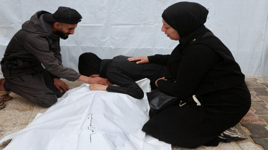 صورة حول : استشهاد 3 فلسطينيين وإصابة آخرين في قصف إسرائيلي جنوب شرق غزة استشهاد 3 فلسطينيين وإصابة آخرين في قصف إسرائيلي جنوب شرق غزة