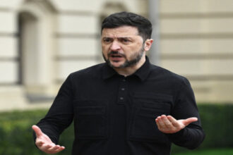 زيلينسكي يقترح وقفاً متبادلاً للضربات على منشآت الطاقة مع روسيا لتخفيف أزمة النفط