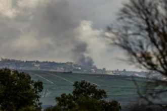 إسرائيل تعلن إقامة منطقة عازلة في جنوب لبنان وتؤجل عودة السكان