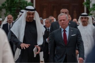 الملك ورئيس دولة الإمارات يبحثان هاتفيا تداعيات التصعيد الإقليمي