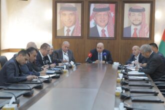 القاضي يترأس اجتماعاً لمكتب تنفيذي النواب