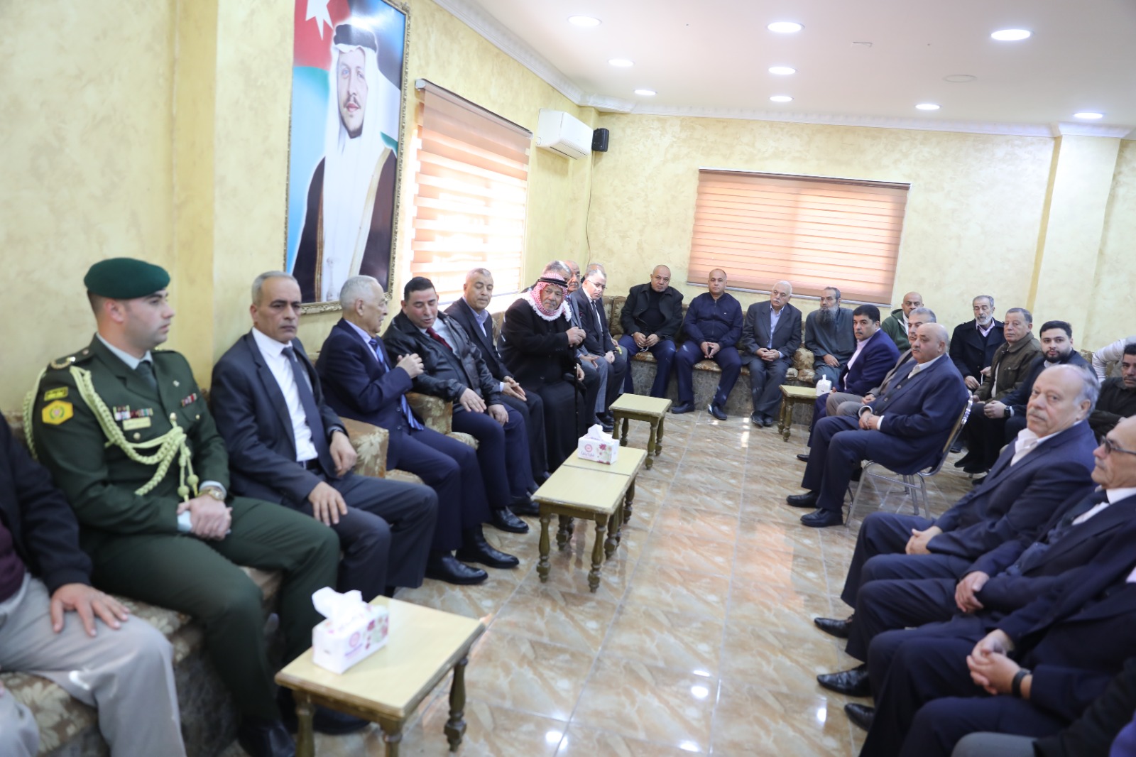 مندوبا عن الملك وولي العهد.. العيسوي يعزي عشيرة الطعاني والسفير الفلسطيني