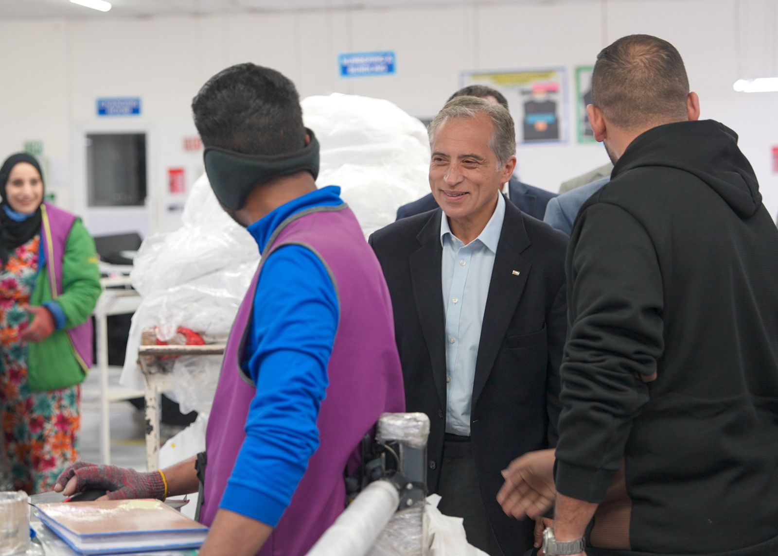 صورة حول : حسّان يتفقد شركات غذائية ويؤكد دعم التوسعة حسّان يتفقد شركات غذائية ويؤكد دعم التوسعة