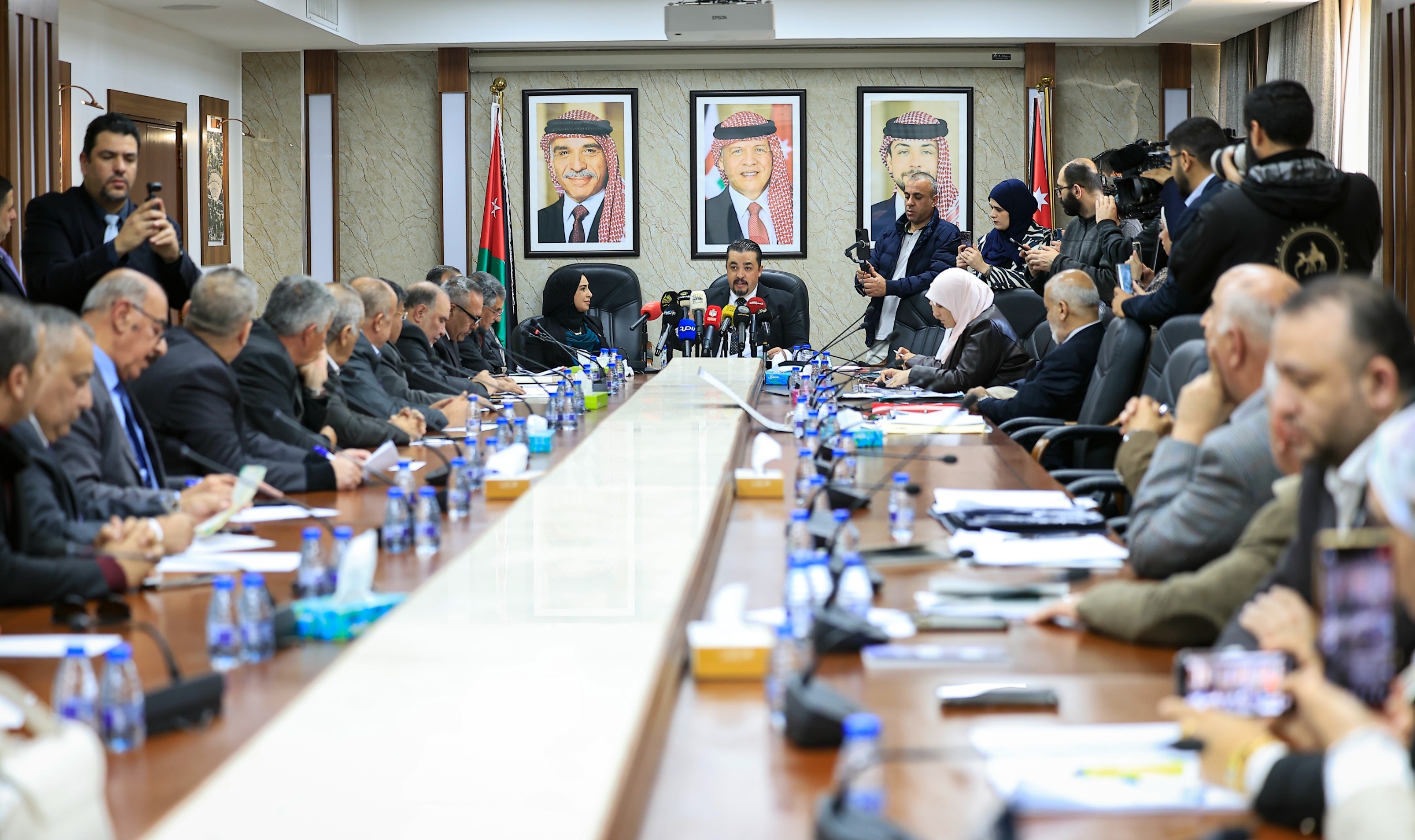 "العمل النيابية" تبحث تعديلات الضمان مع نقابة الممرضين ومتقاعدي الضمان