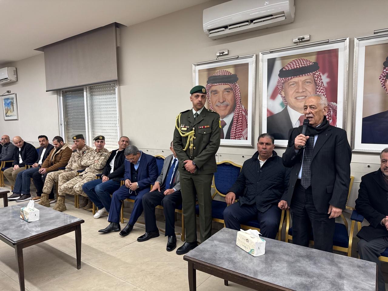 *مندوبا عن الملك وولي العهد.. العيسوي يعزي عشيرتي الزيود والكساسبة*