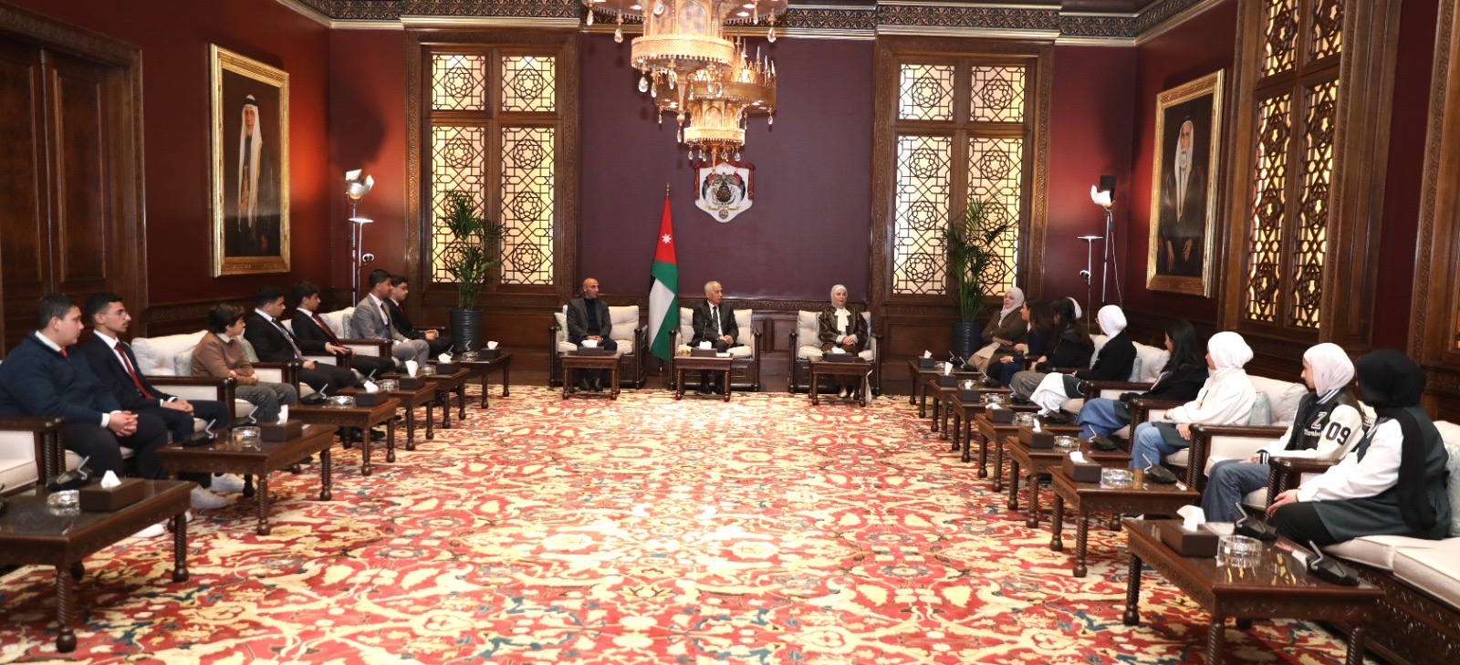 العيسوي يلتقي وفدا من مدرسة الملك عبدالله الثاني للتميز – فرع السلط