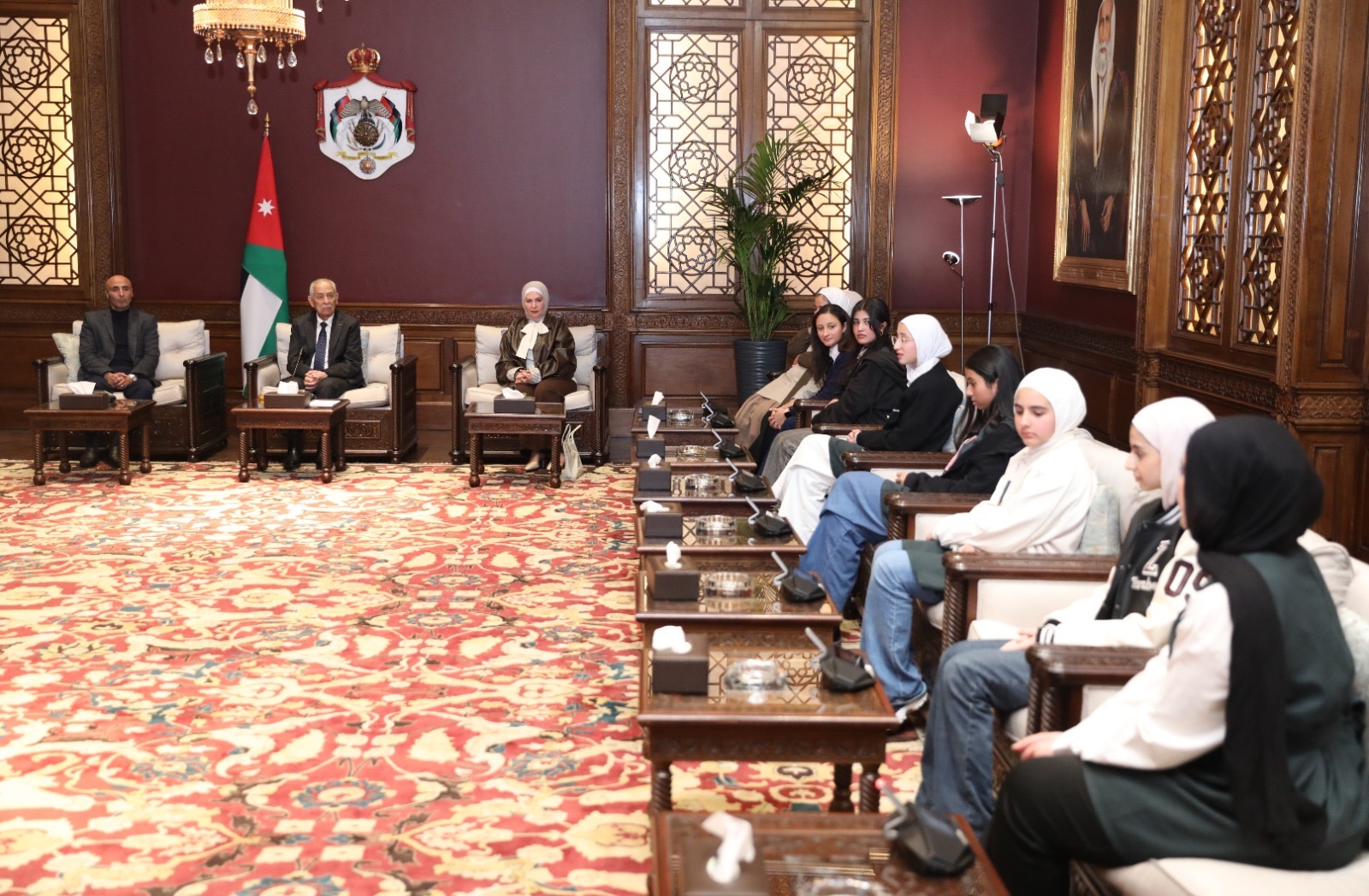 العيسوي يلتقي وفدا من مدرسة الملك عبدالله الثاني للتميز – فرع السلط