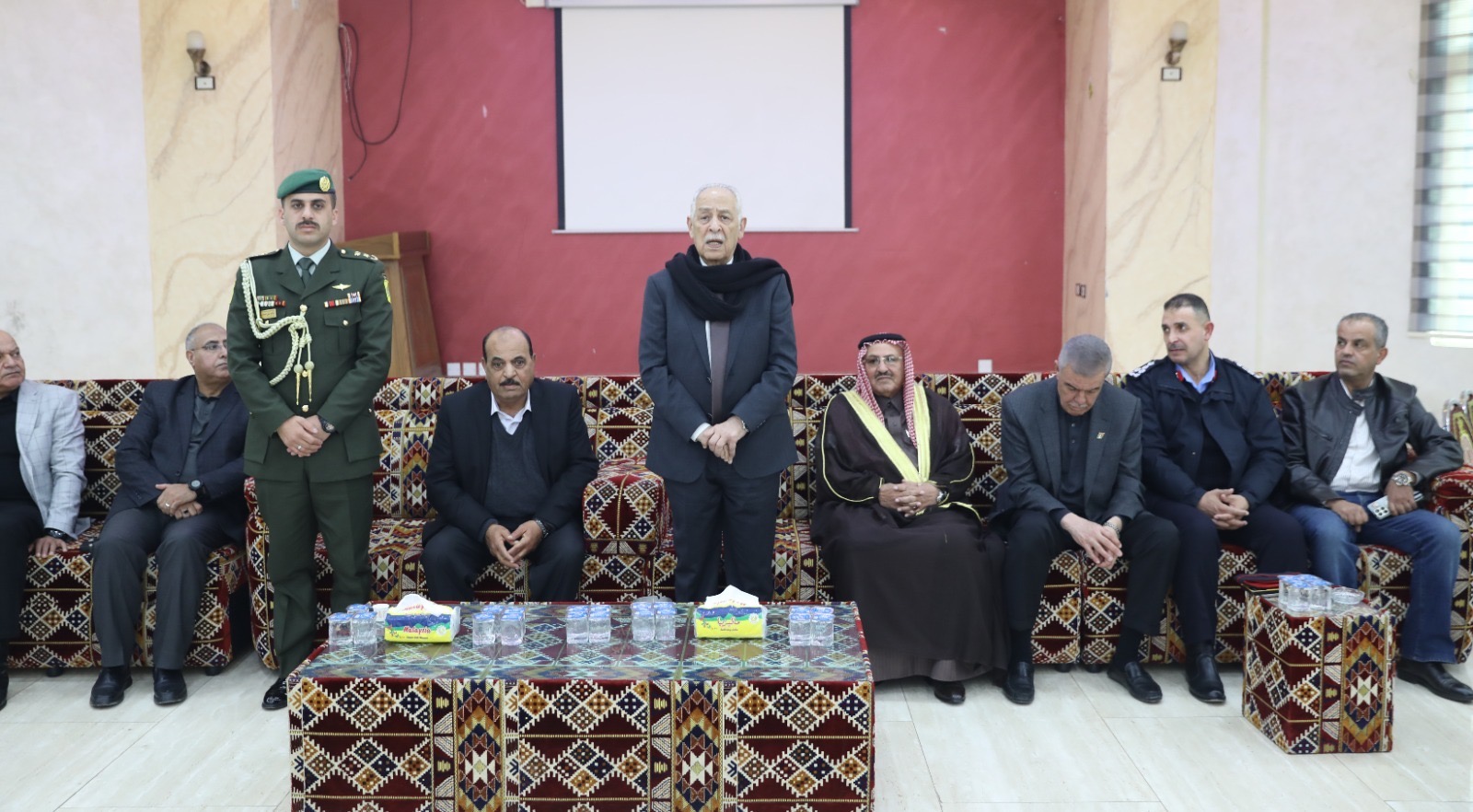 *مندوبا عن الملك وولي العهد...العيسوي يعزي عشيرة الصقور*