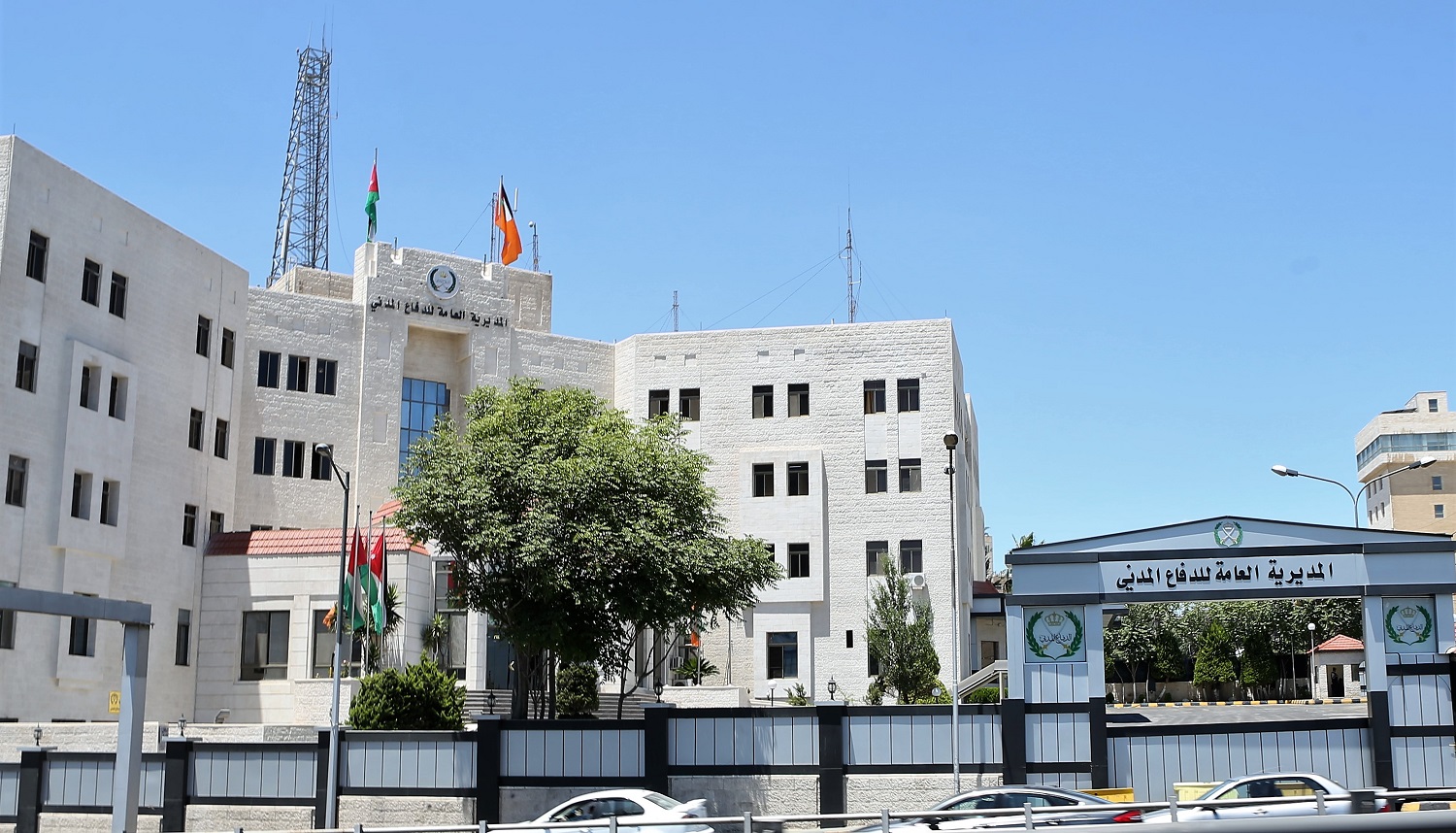 صورة حول : الدفاع المدني: التعامل مع 157 حادثاً جراء سقوط الأجسام دون إصابات الدفاع المدني: التعامل مع 157 حادثاً جراء سقوط الأجسام دون إصابات