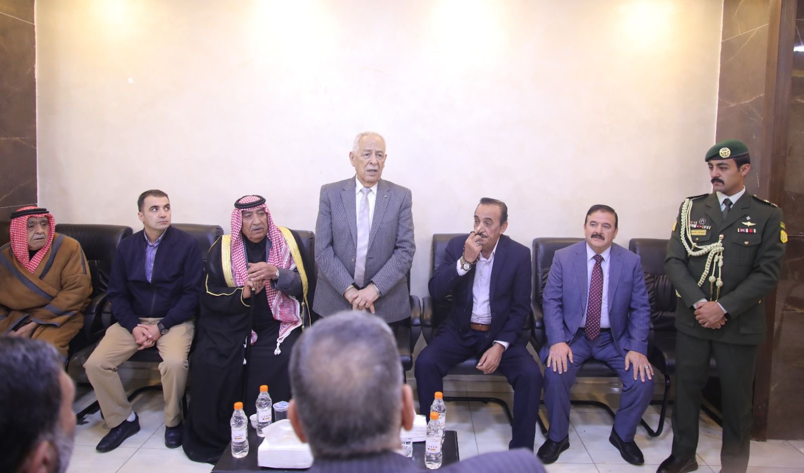 مندوبا عن الملك وولي العهد...العيسوي يعزي عشيرتي الكفاوين والبشابشة