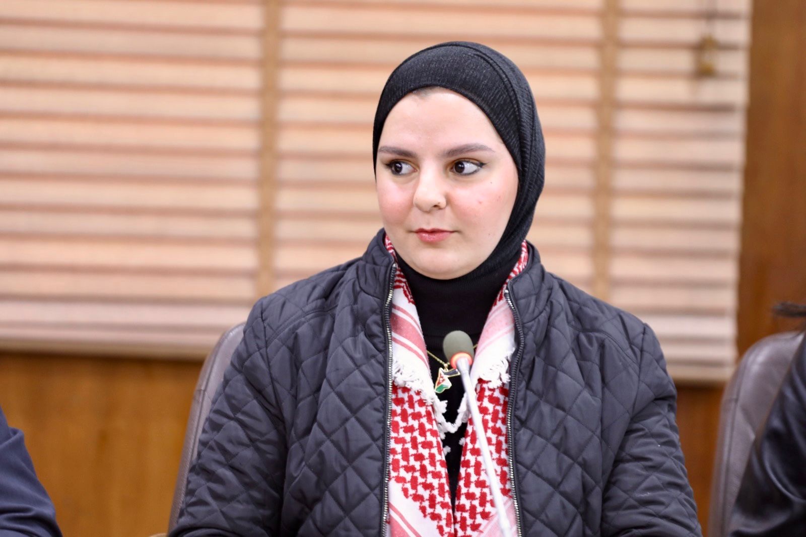 العودات يلتقي البرلمان الطلابي في جامعة الشرق الأوسط