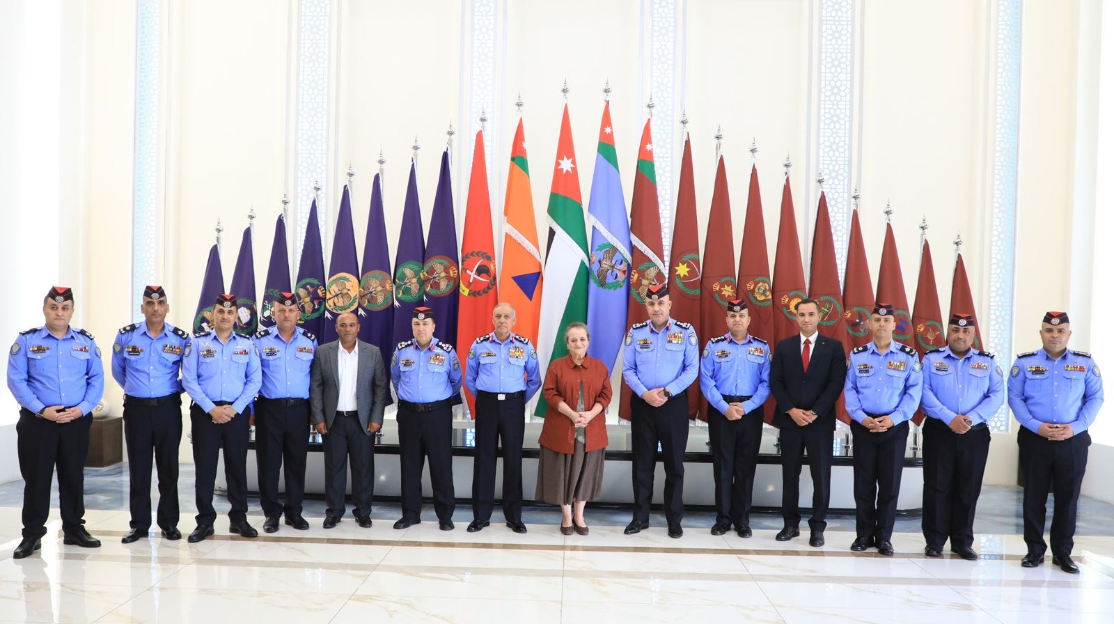 الأميرة عالية بنت الحسين تلتقي مدير الأمن العام وتكرّم عدداً من مرتبات الإدارة الملكية لحماية البيئة