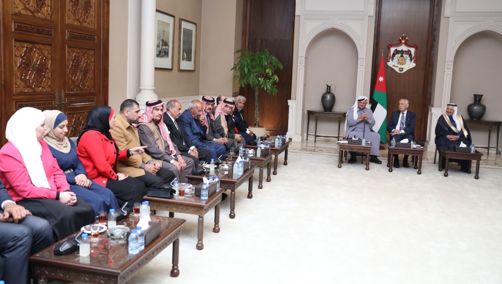 رئيس الديوان الملكي يلتقي وفدا من تجمع أبناء محافظة الكرك