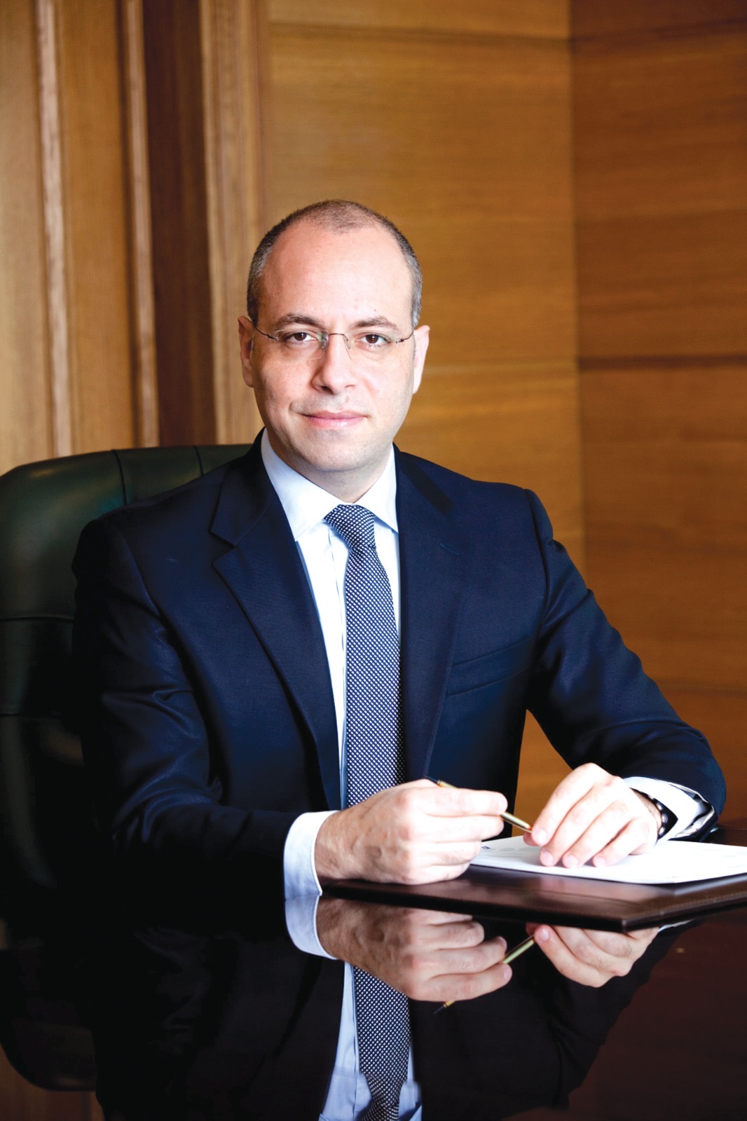 بعد مسيرة مهنية متميزة.. "الأهلي" يودّع رئيسه التنفيذي د. أحمد الحسين ويعلن تعيين "أبو عيدة" لقيادة المرحلة المقبلة