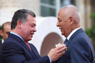 العيسوي طاقةٍ تتكسرُ أمامَها المسافاتُ