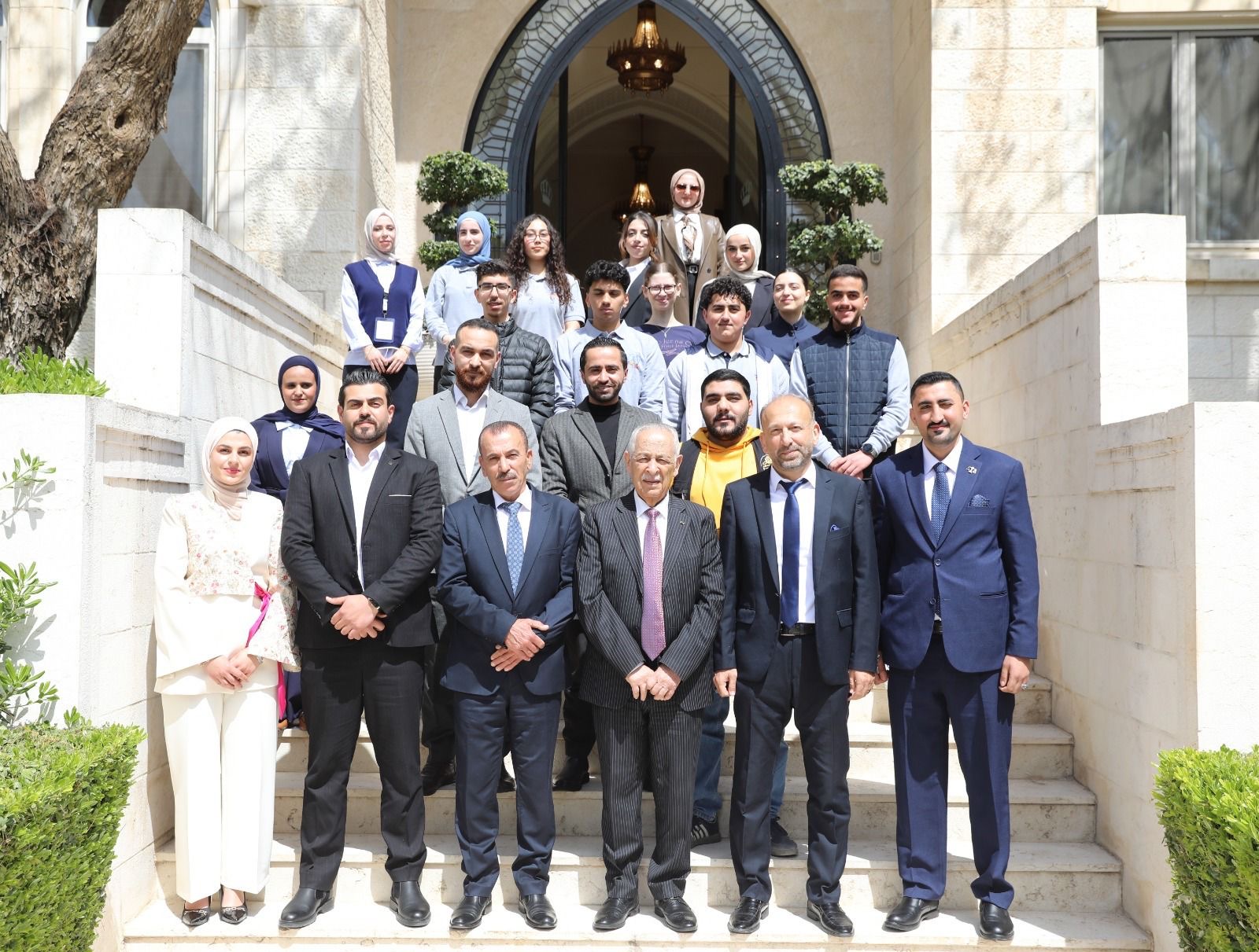 صورة حول : العيسوي: الأردن يمضي بثبات بقيادة الملك رغم تعقيدات المشهد الإقليمي العيسوي: الأردن يمضي بثبات بقيادة الملك رغم تعقيدات المشهد الإقليمي