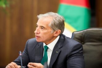 حسان يوجه بإطلاق حملة وطنية بمناسبة اليوم الوطني للعلم الأردني