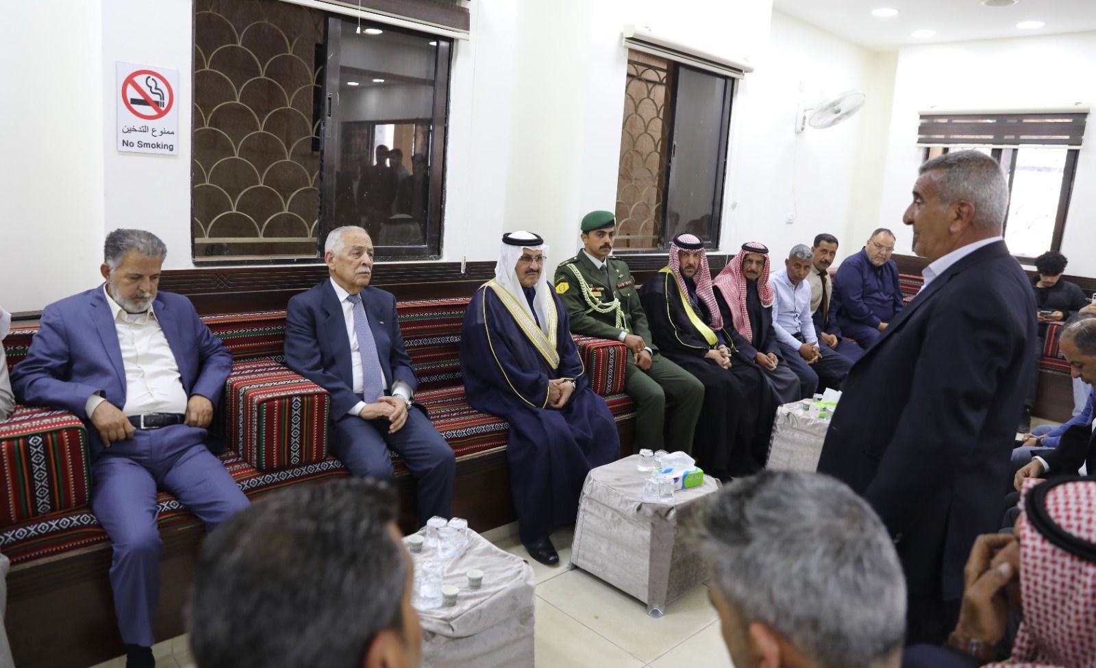 العيسوي ينقل تعازي الملك وولي العهد إلى عشيرة القطارنة