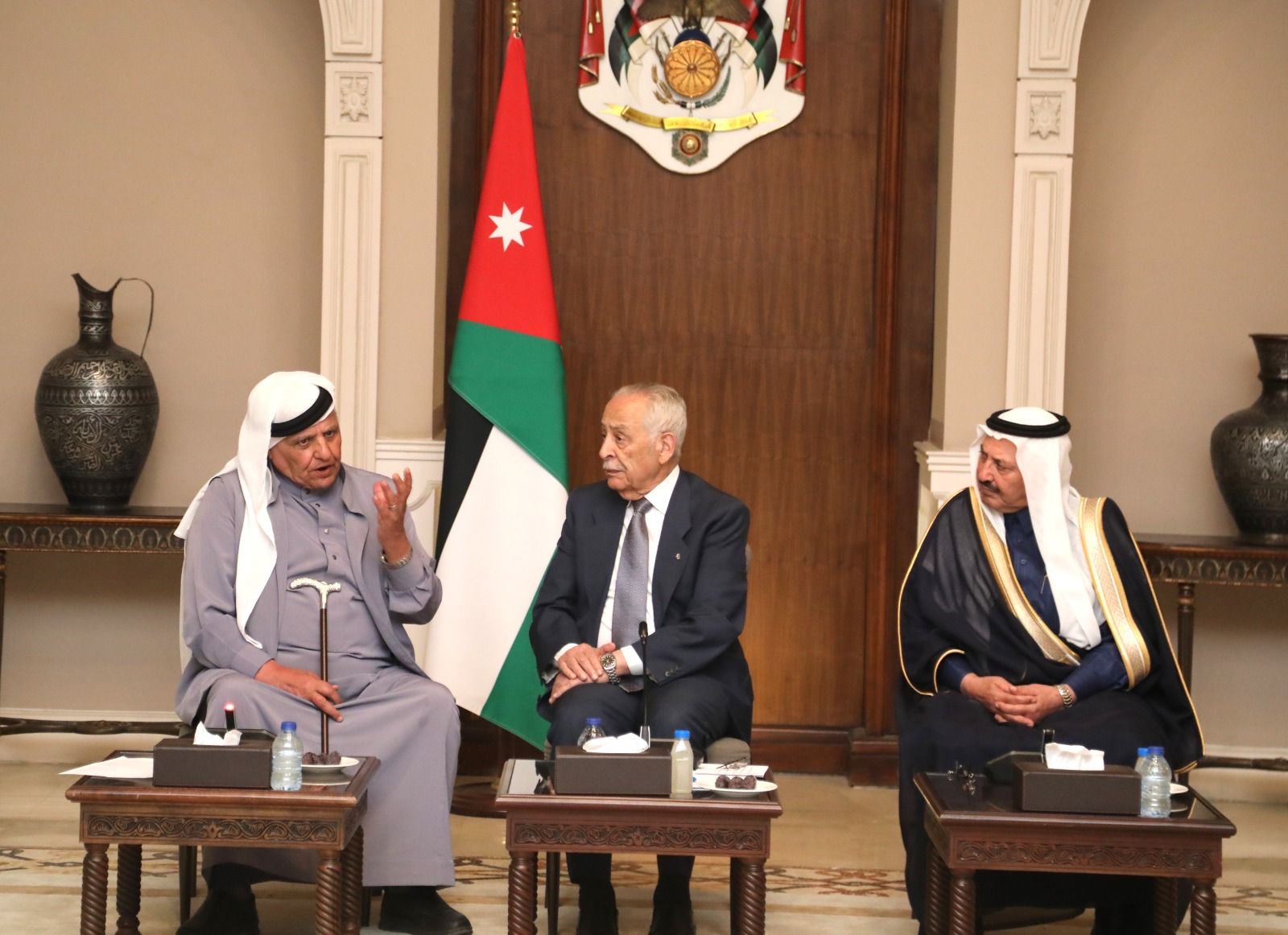 رئيس الديوان الملكي يلتقي وفدا من تجمع أبناء محافظة الكرك