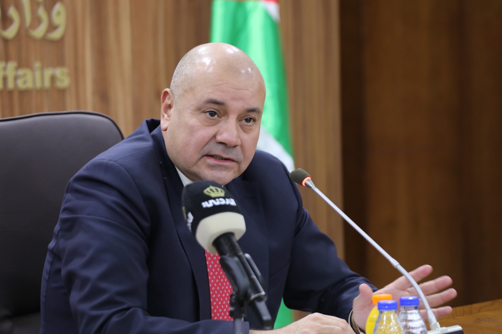 العودات يلتقي طلبة من كلية الحقوق بالجامعة الأردنية