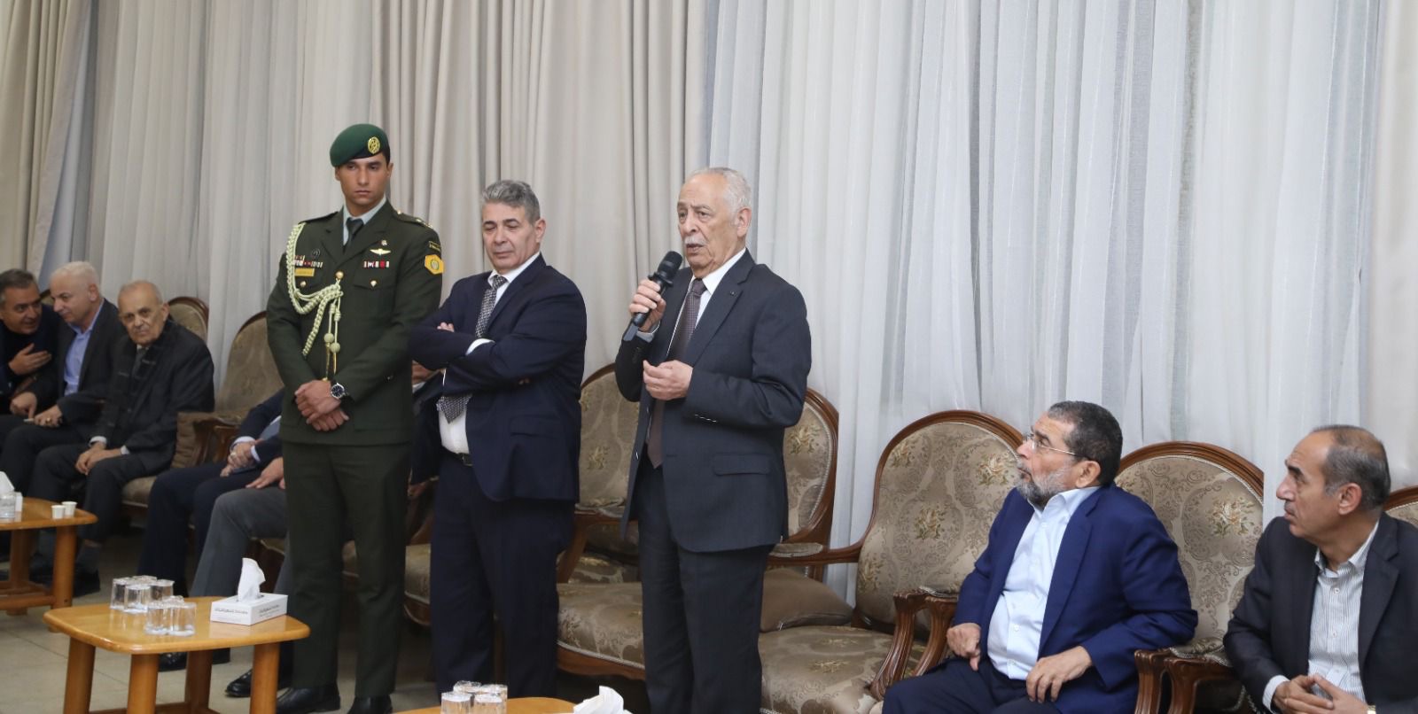 مندوبا عن الملك وولي العهد...العيسوي يعزي آل الذيب والجريسات والنمري ومقطش