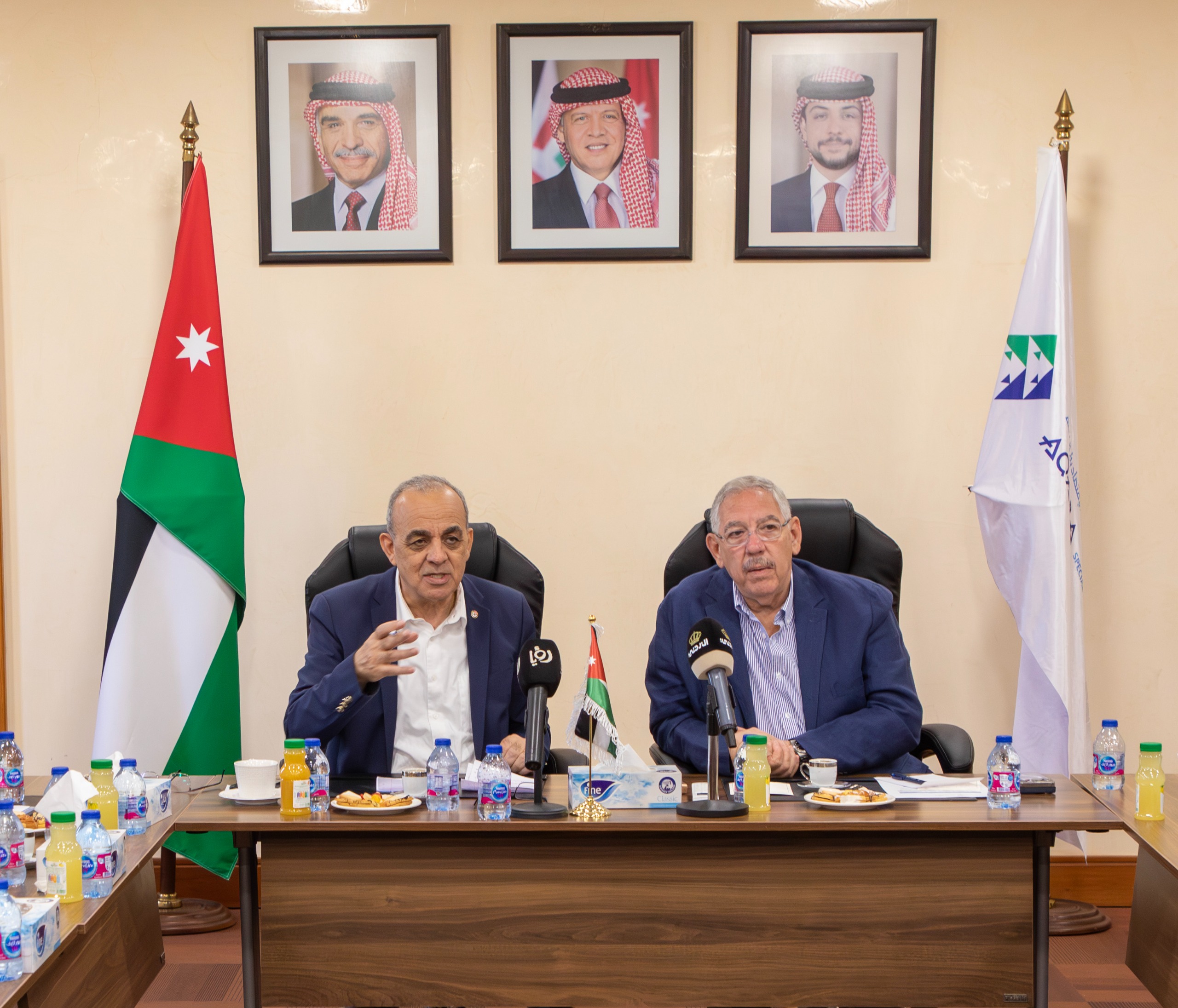 وزير السياحة والآثار يعقد اجتماعاً مع ممثلي القطاع السياحي في العقبة