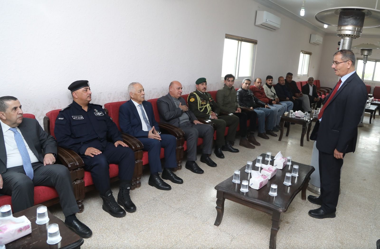 مندوبا عن الملك وولي العهد... العيسوي يعزي عشيرة الخوالدة