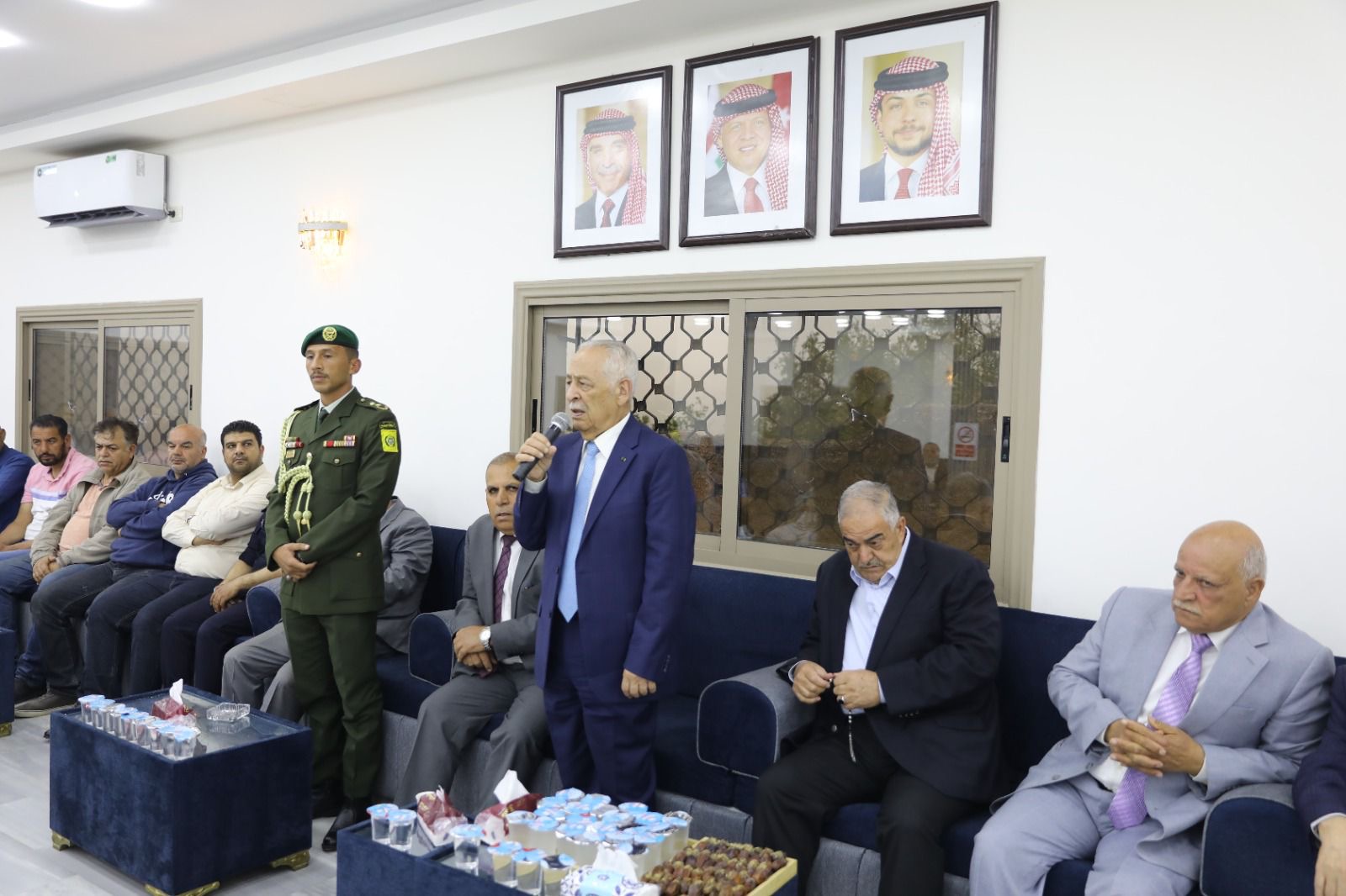 مندوبا عن الملك وولي العهد...العيسوي يعزي عشيرة الفريحات