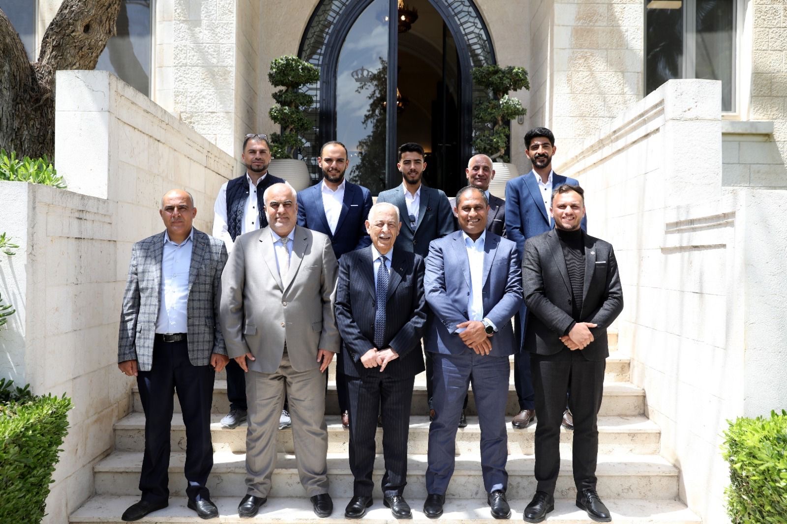 رئيس الديوان الملكي الهاشمي يلتقي وفدا من "أكاديمية شباب الكرك"
